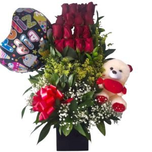 Arreglo de rosas con globo y peluche