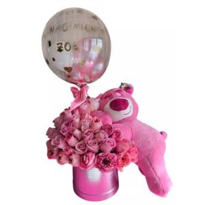 Arreglo de rosas con globo y peluche